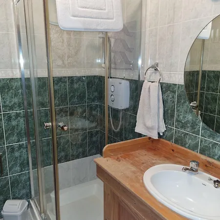 Pebble Dash House * Raheens