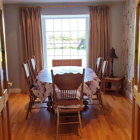 Pebble Dash House * Raheens