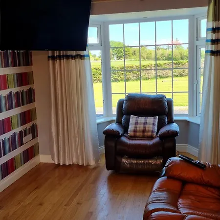 بيت للعطل Pebble Dash House Raheens