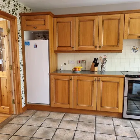 Holiday home Pebble Dash House *