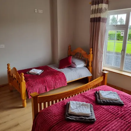 Pebble Dash House * Raheens