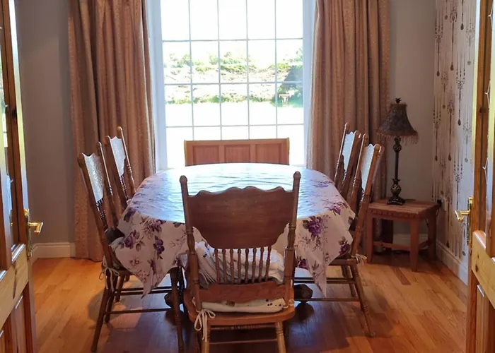 Pebble Dash House * Raheens